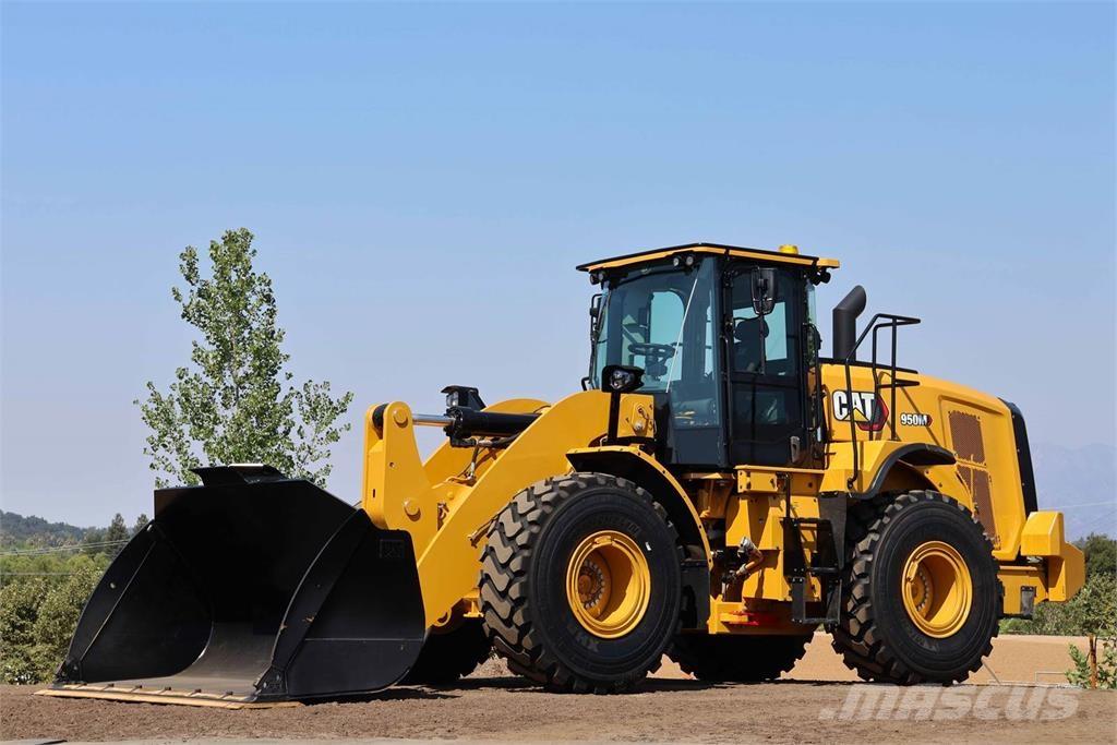 CAT 950M لوادر بعجل