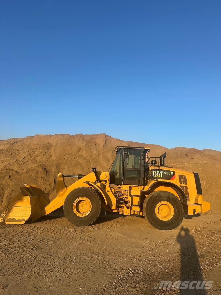 CAT 950M لوادر بعجل