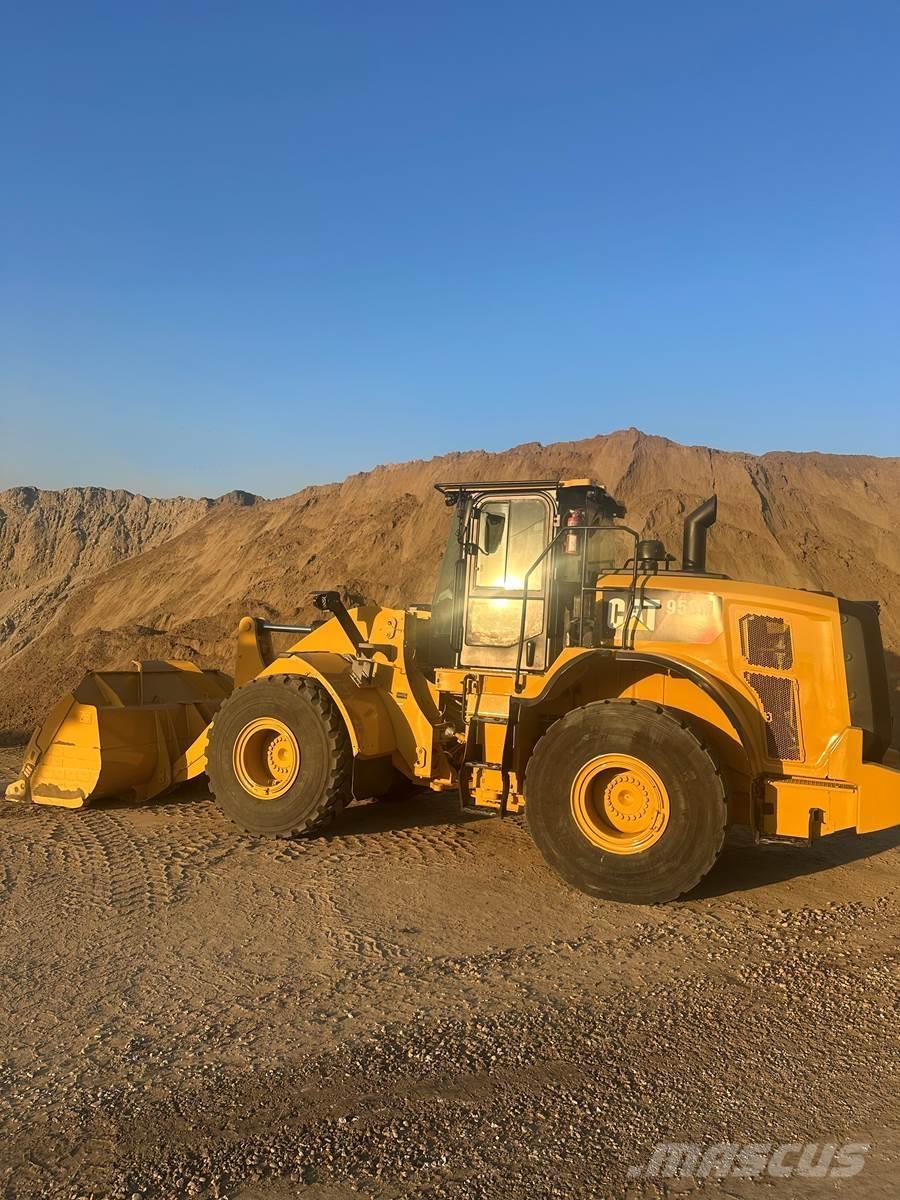 CAT 950M لوادر بعجل