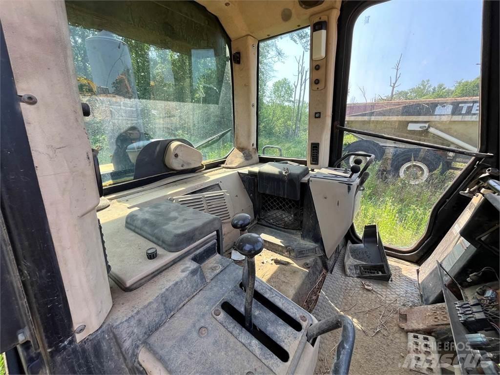 CAT 953C لوادر زحافة