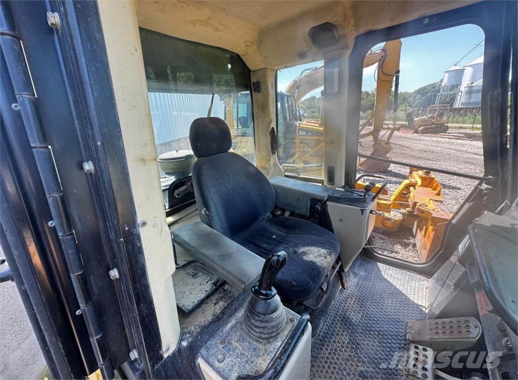 CAT 953C لوادر زحافة