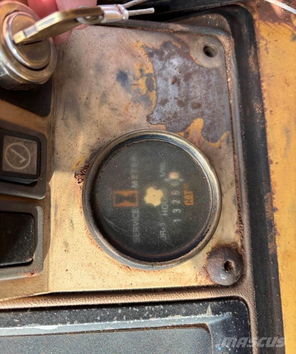 CAT 963B لوادر زحافة