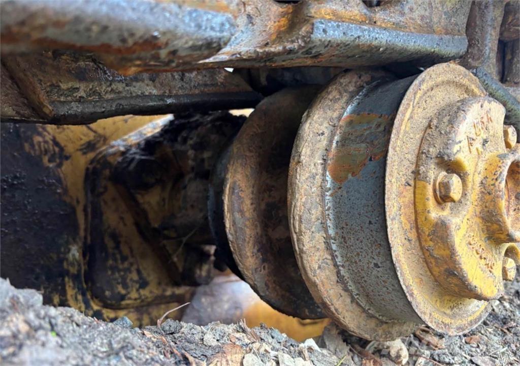 CAT 963B لوادر زحافة