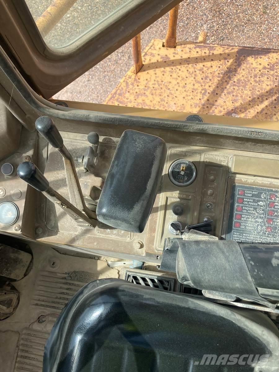 CAT 966D لوادر بعجل