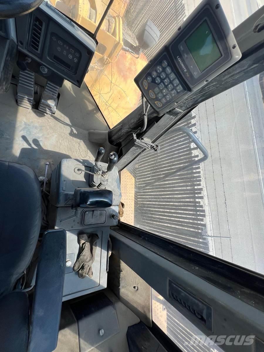 CAT 966G لوادر بعجل