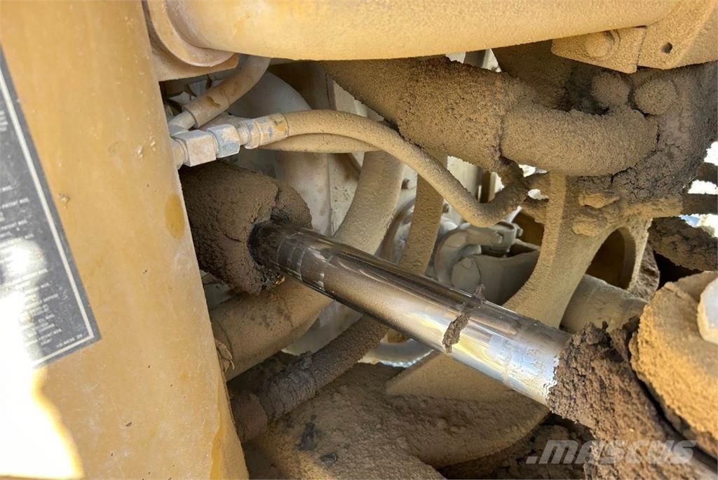 CAT 966G لوادر بعجل