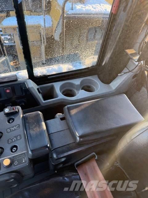 CAT 980M لوادر بعجل