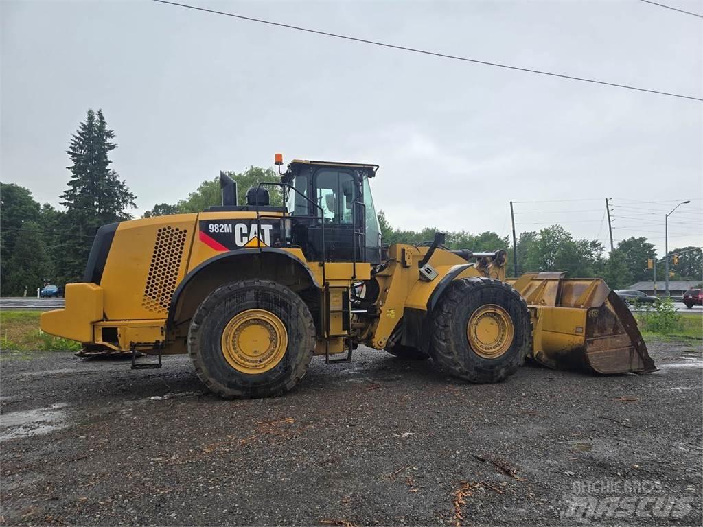 CAT 982M لوادر بعجل