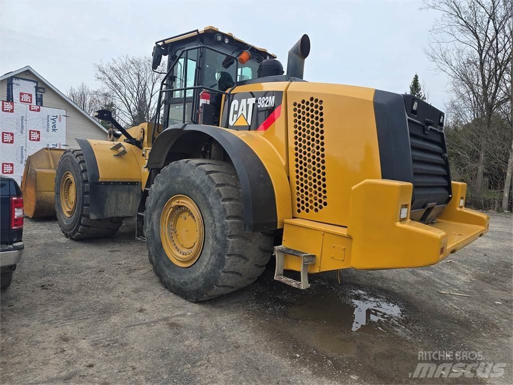 CAT 982M لوادر بعجل