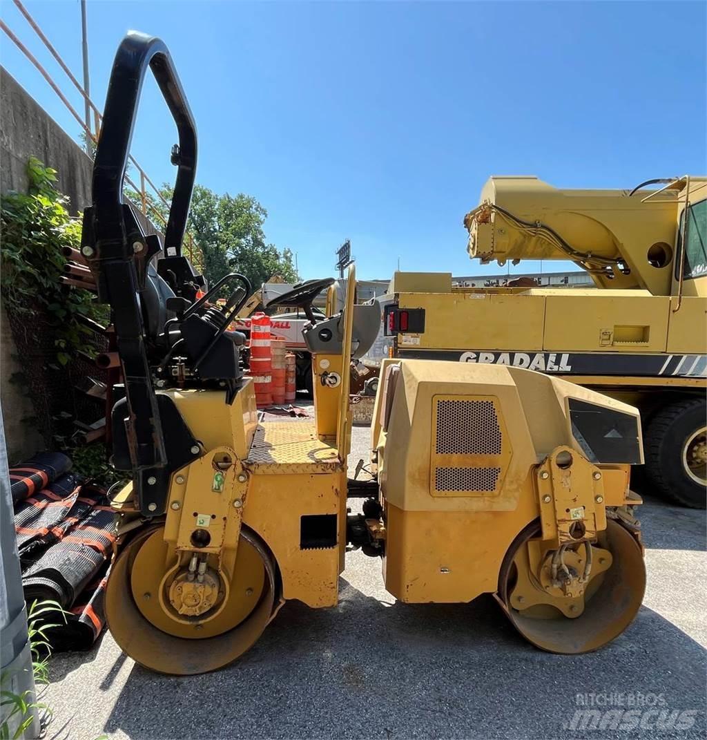 CAT CB22 مداحل أحادية الأسطوانة