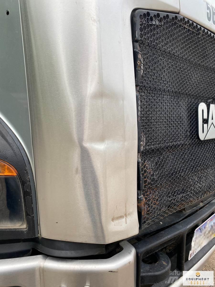 CAT CT660 شاحنات قلابة