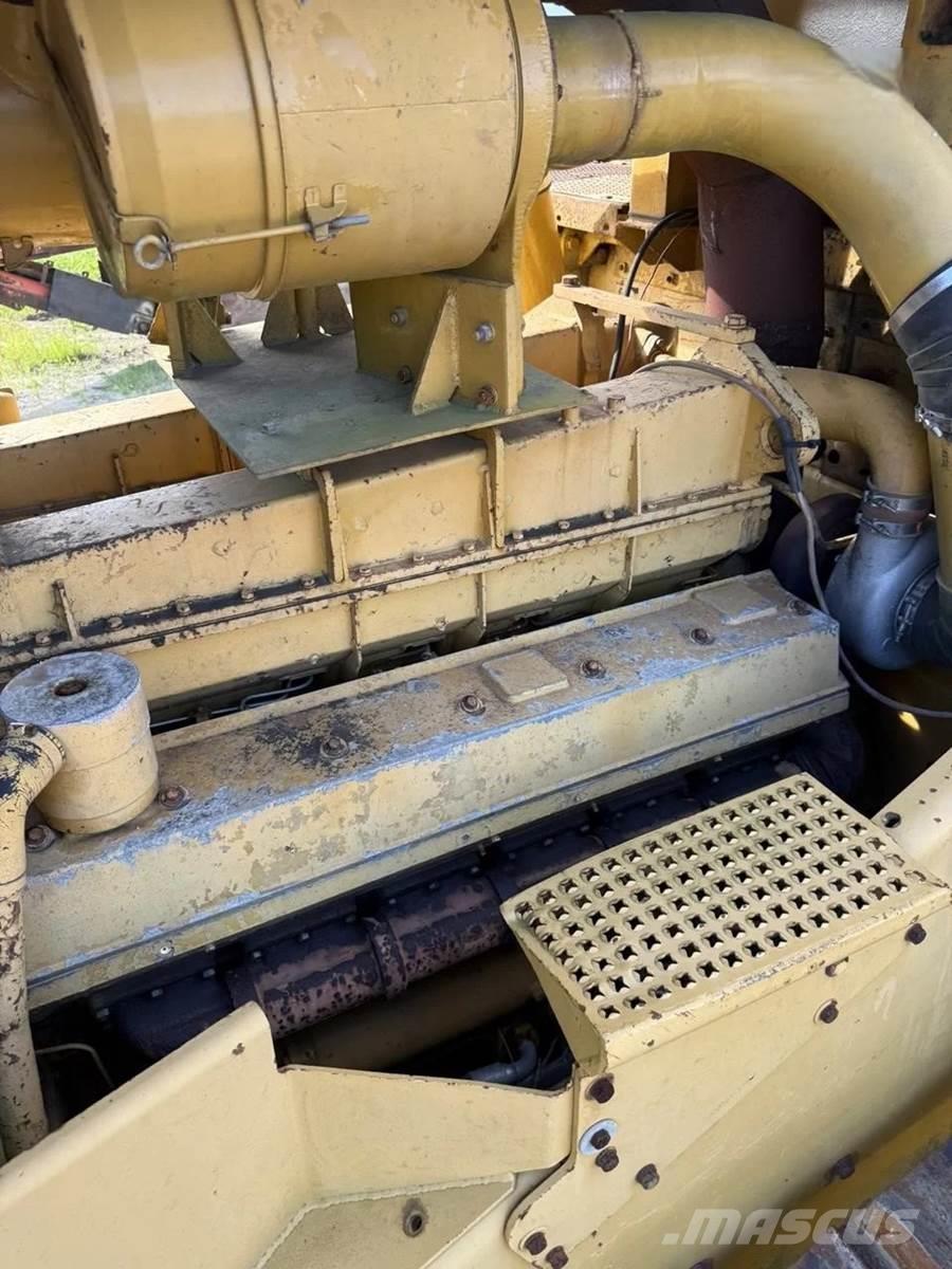 CAT D10 بلدوزرات مجنزرة