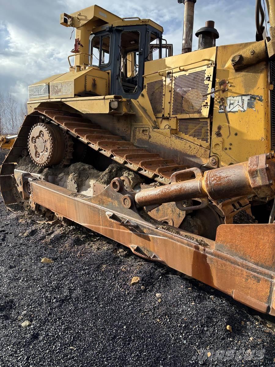 CAT D11R بلدوزرات مجنزرة