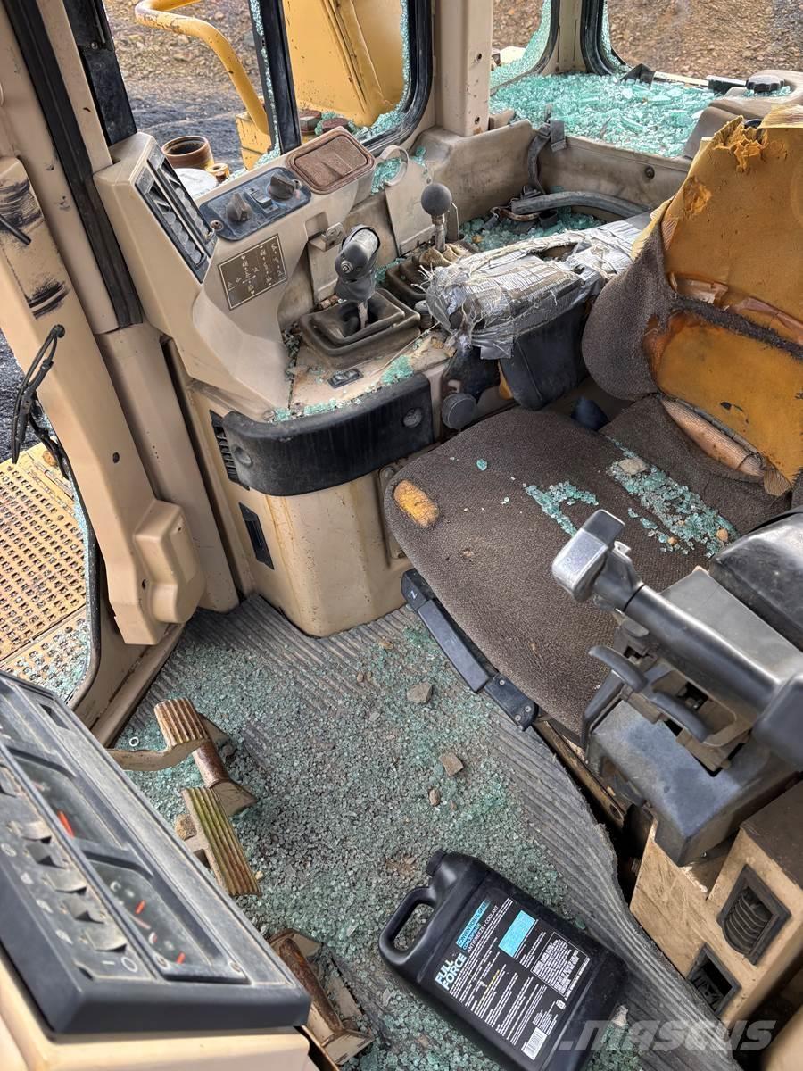 CAT D11R بلدوزرات مجنزرة