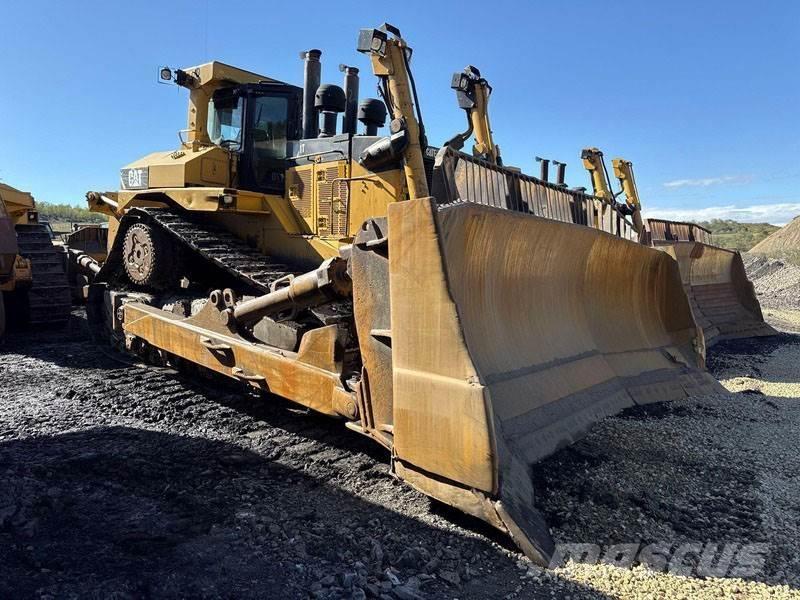 CAT D11T بلدوزرات مجنزرة