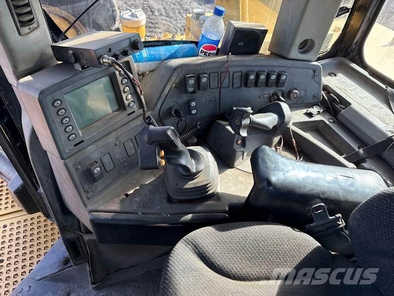 CAT D11T بلدوزرات مجنزرة