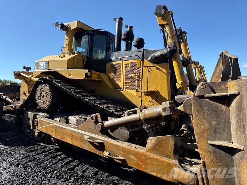 CAT D11T بلدوزرات مجنزرة