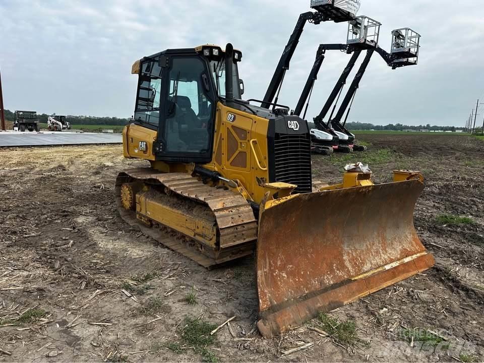 CAT D3 بلدوزرات مجنزرة