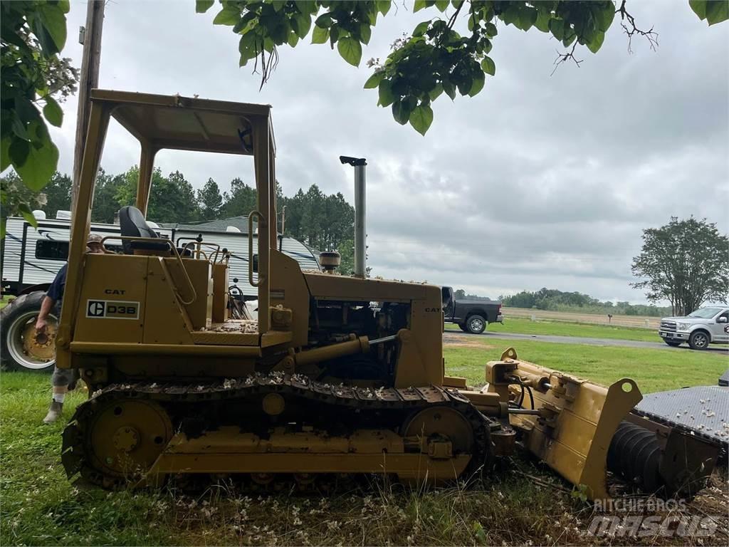CAT D3B بلدوزرات مجنزرة