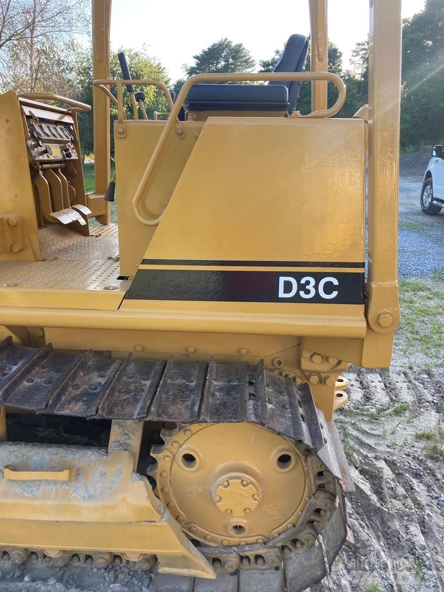 CAT D3C بلدوزرات مجنزرة