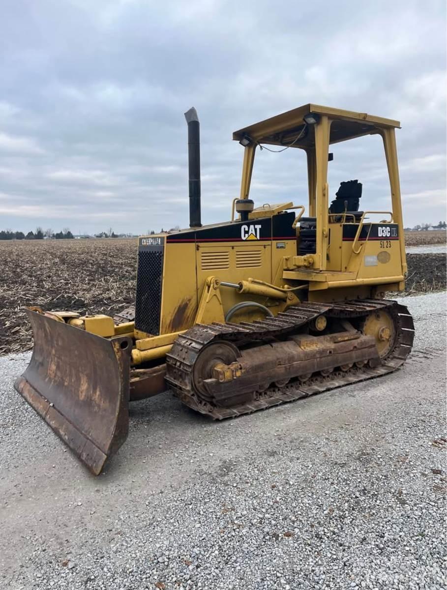 CAT D3C XL بلدوزرات مجنزرة