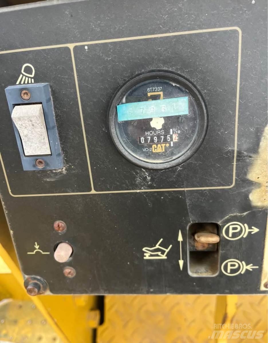 CAT D3C XL بلدوزرات مجنزرة