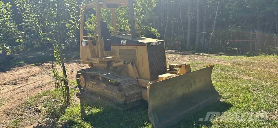 CAT D3C XL بلدوزرات مجنزرة