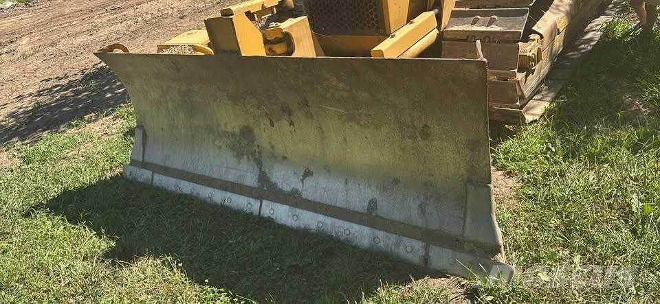 CAT D3C XL بلدوزرات مجنزرة