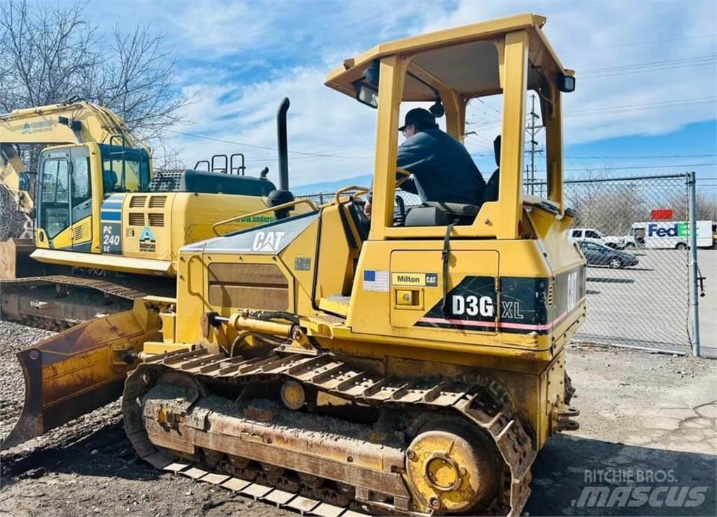 CAT D3G XL بلدوزرات مجنزرة