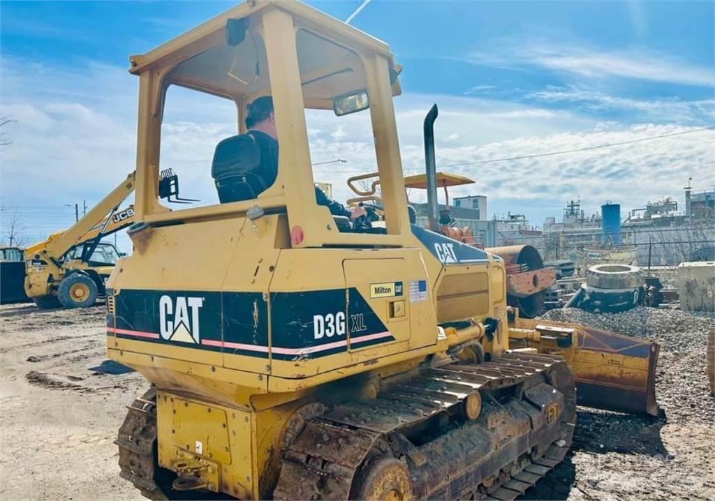 CAT D3G XL بلدوزرات مجنزرة