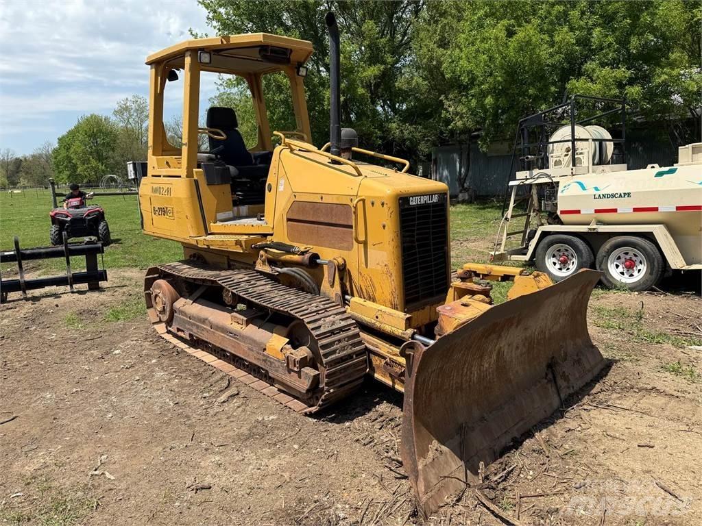 CAT D3G XL بلدوزرات مجنزرة
