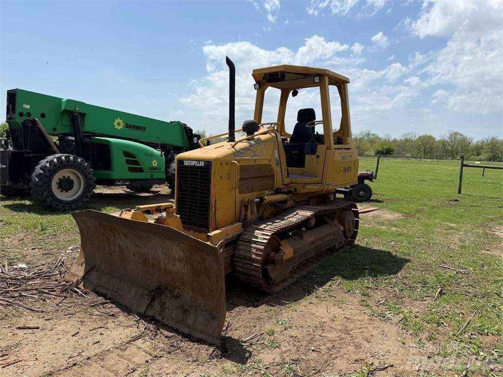 CAT D3G XL بلدوزرات مجنزرة