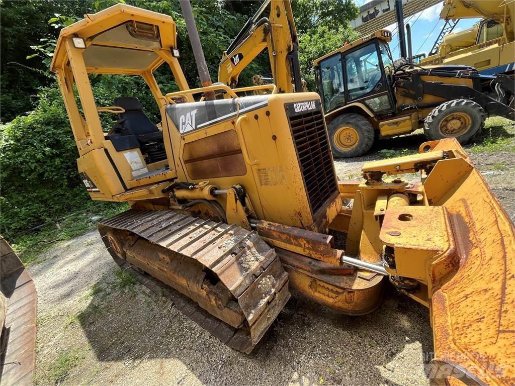 CAT D3G XL بلدوزرات مجنزرة