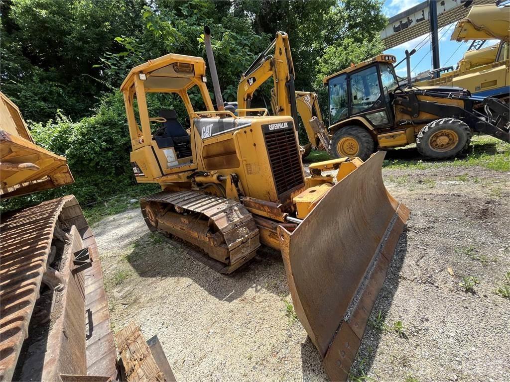 CAT D3G XL بلدوزرات مجنزرة