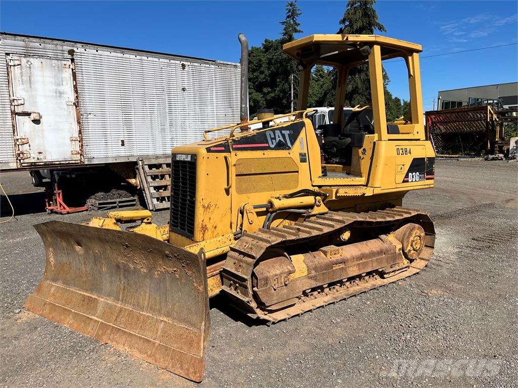 CAT D3G XL بلدوزرات مجنزرة