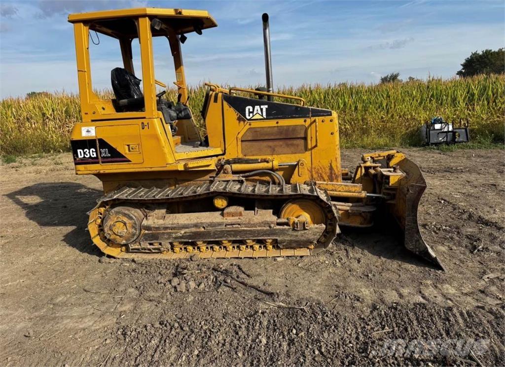 CAT D3G XL بلدوزرات مجنزرة