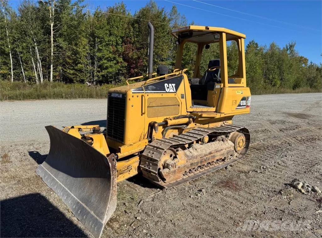 CAT D3G XL بلدوزرات مجنزرة