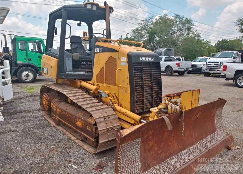 CAT D3K XL بلدوزرات مجنزرة