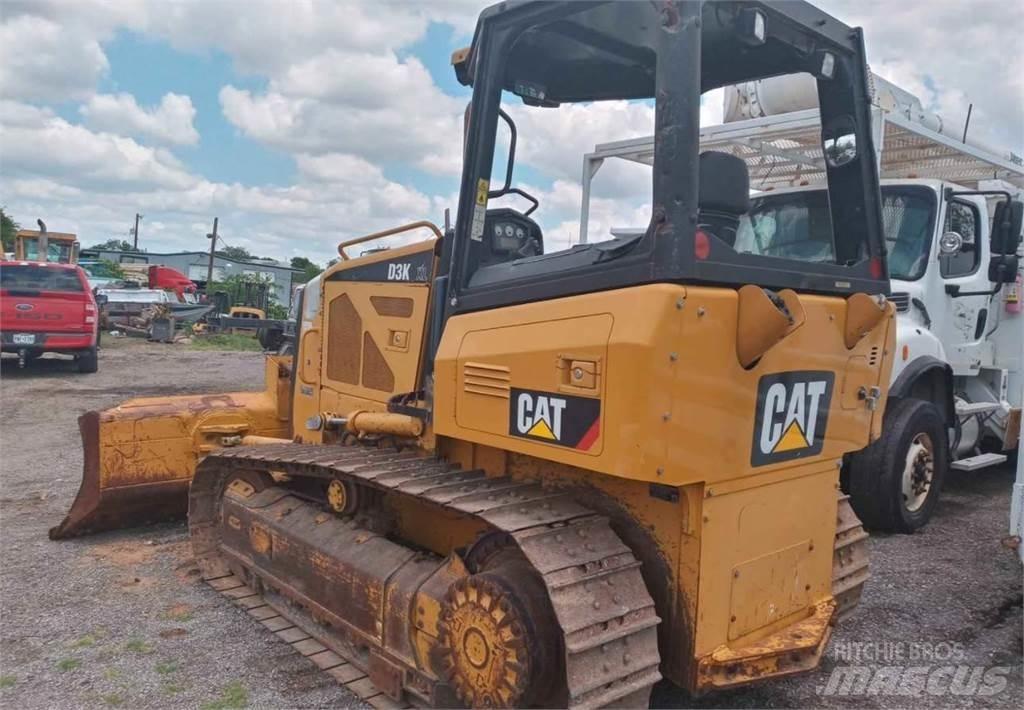CAT D3K XL بلدوزرات مجنزرة