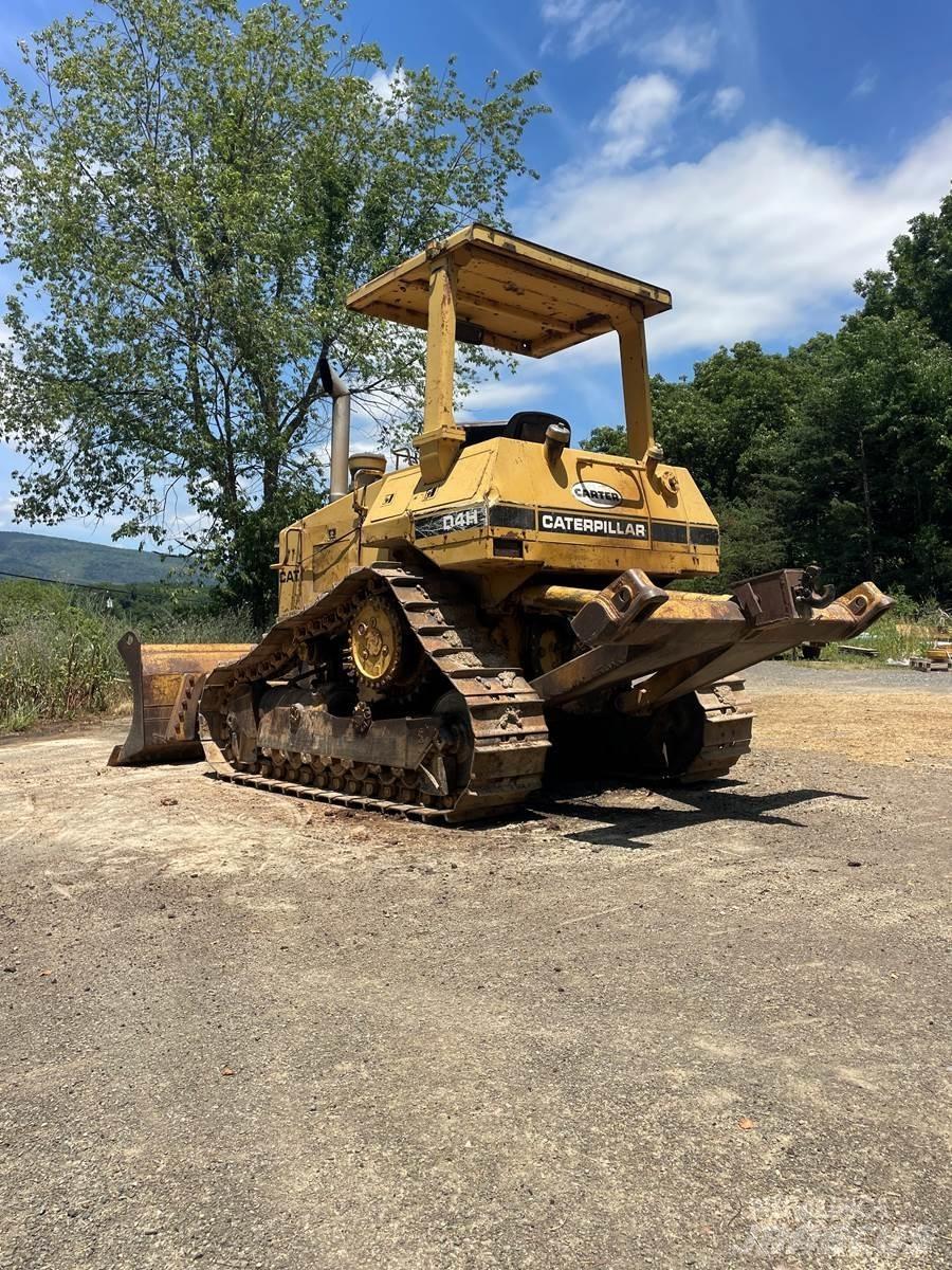 CAT D4H بلدوزرات مجنزرة