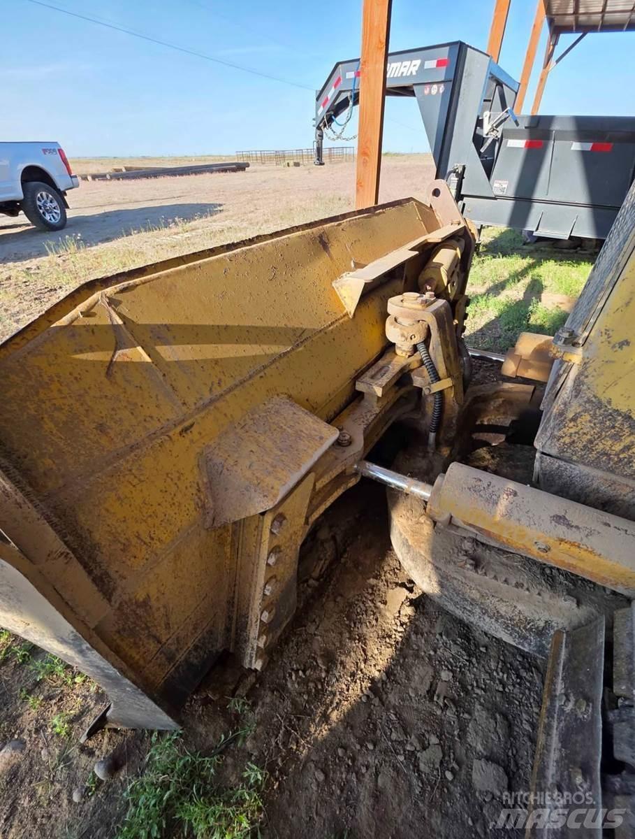 CAT D4H بلدوزرات مجنزرة