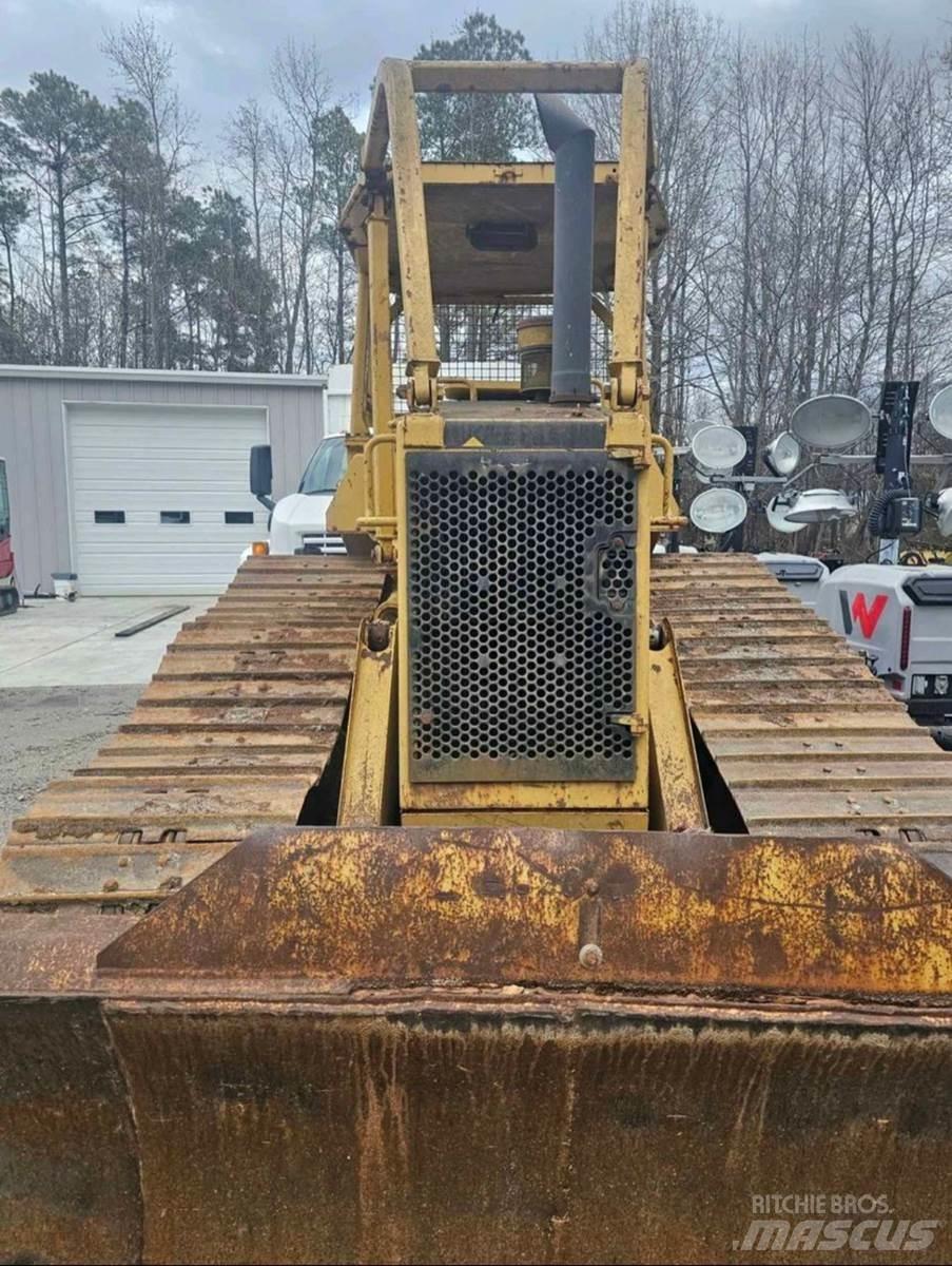 CAT D4H II بلدوزرات مجنزرة