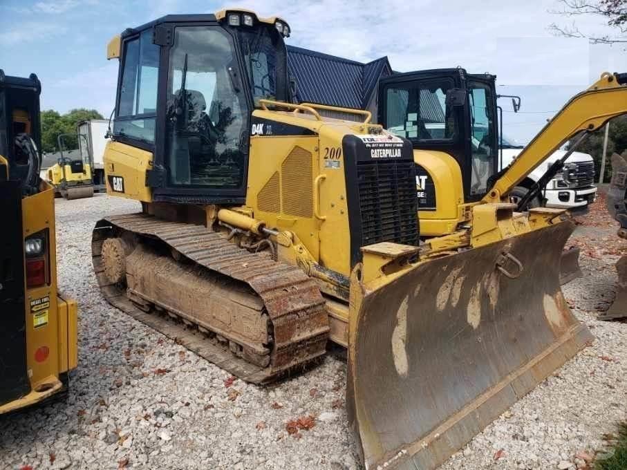 CAT D4K XL بلدوزرات مجنزرة