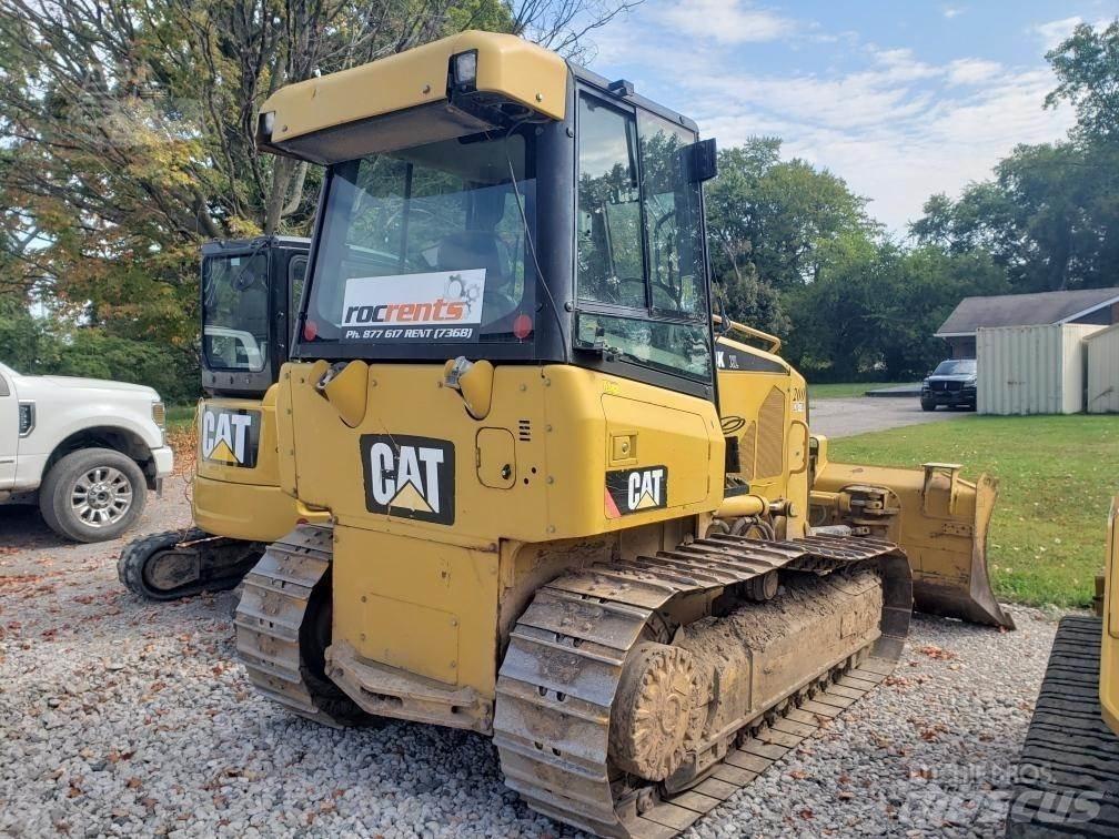 CAT D4K XL بلدوزرات مجنزرة