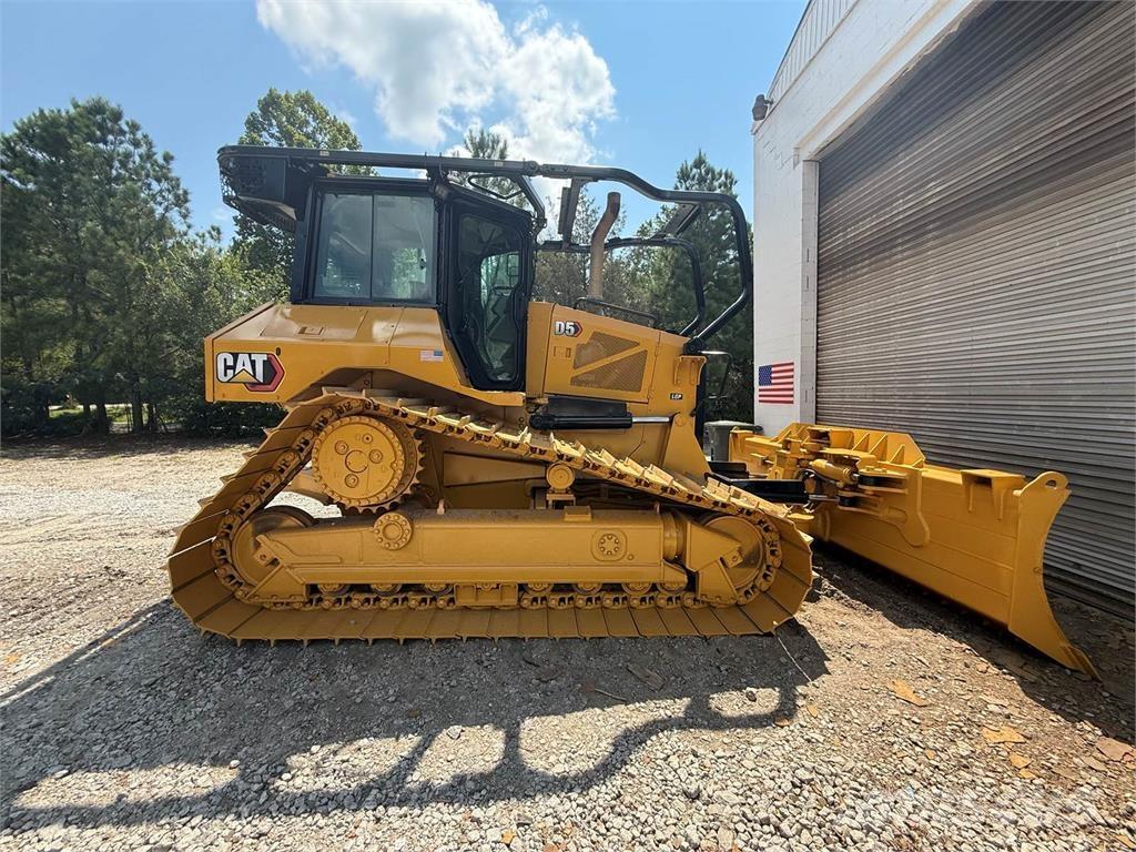 CAT D5 LGP بلدوزرات مجنزرة