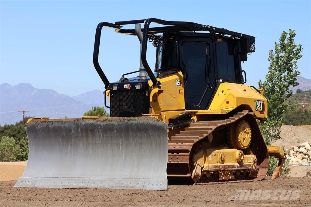 CAT D5 XL بلدوزرات مجنزرة