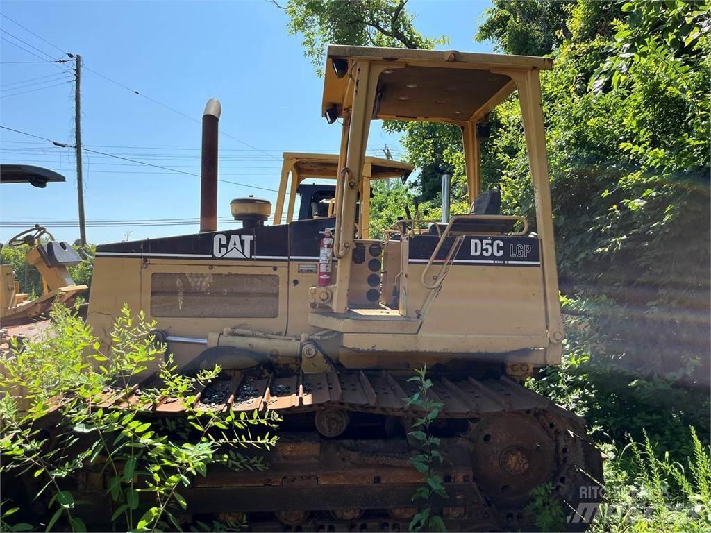 CAT D5C بلدوزرات مجنزرة