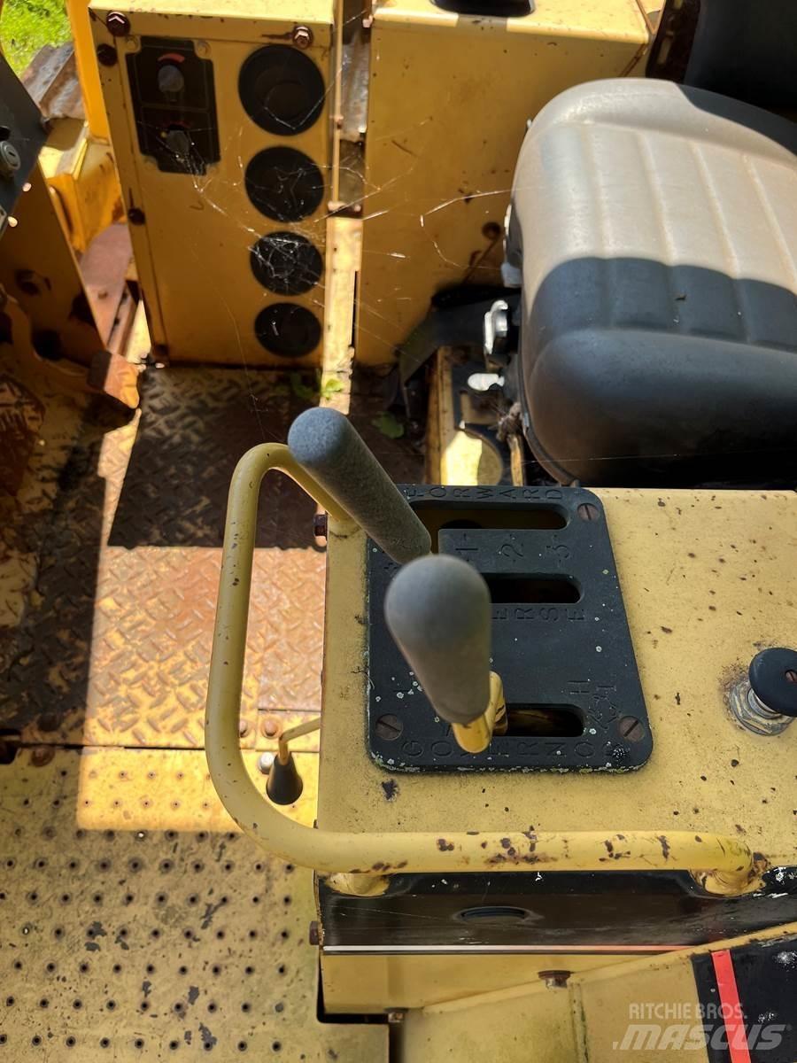 CAT D5C بلدوزرات مجنزرة