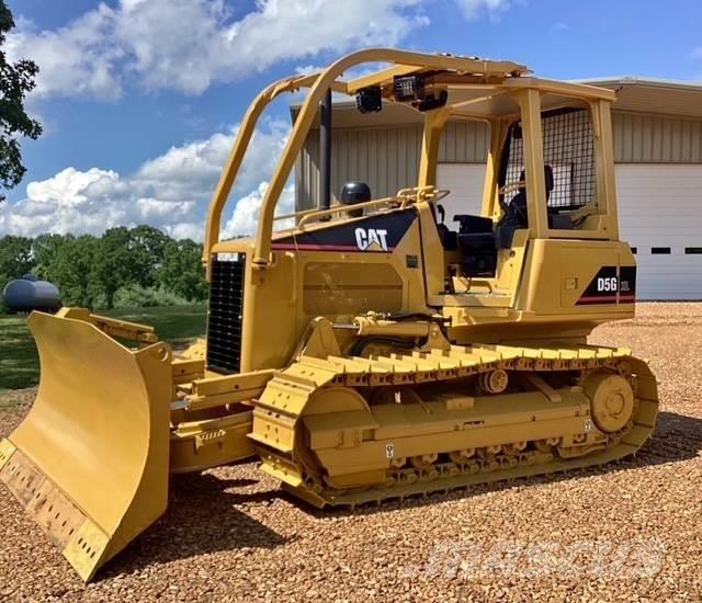 CAT D5G XL بلدوزرات مجنزرة