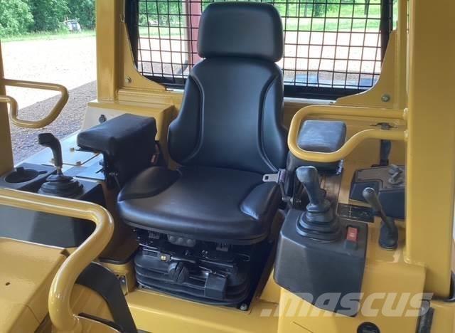 CAT D5G XL بلدوزرات مجنزرة